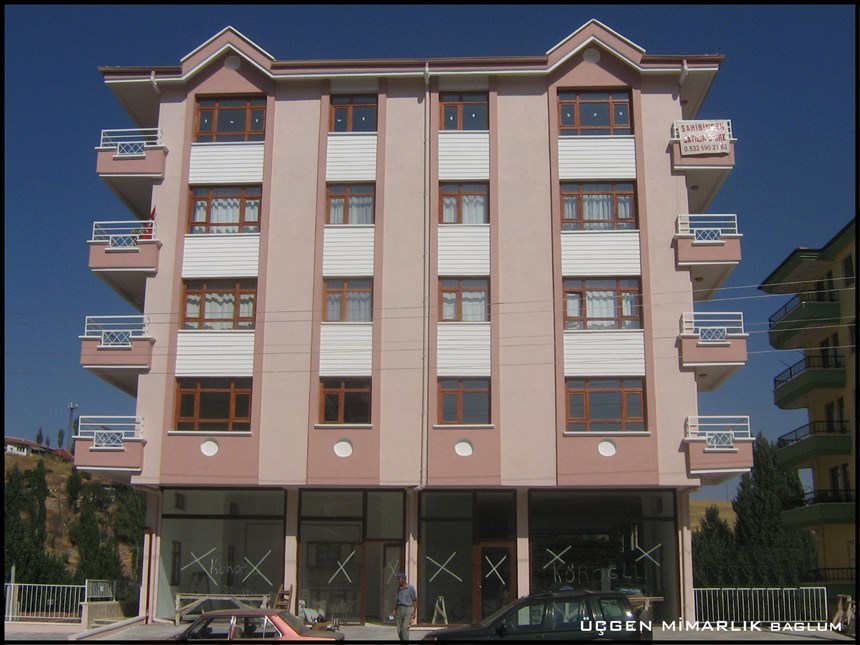 Üçgen Apartmanı